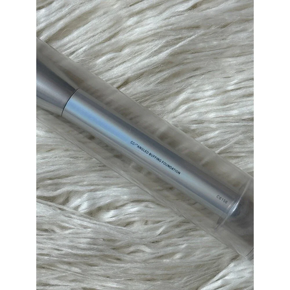 It Cosmetics Heavenly Luxe Angled Buffing Foundation Brush C6156